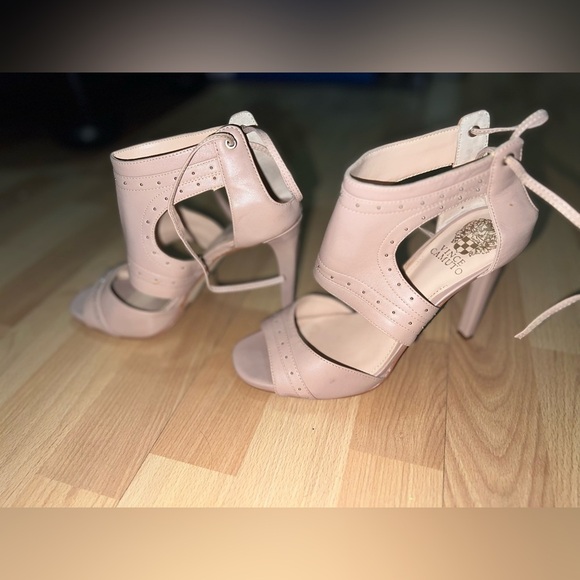 Vince Camuto Shoes - Vince Camuto Nude Leather Heels